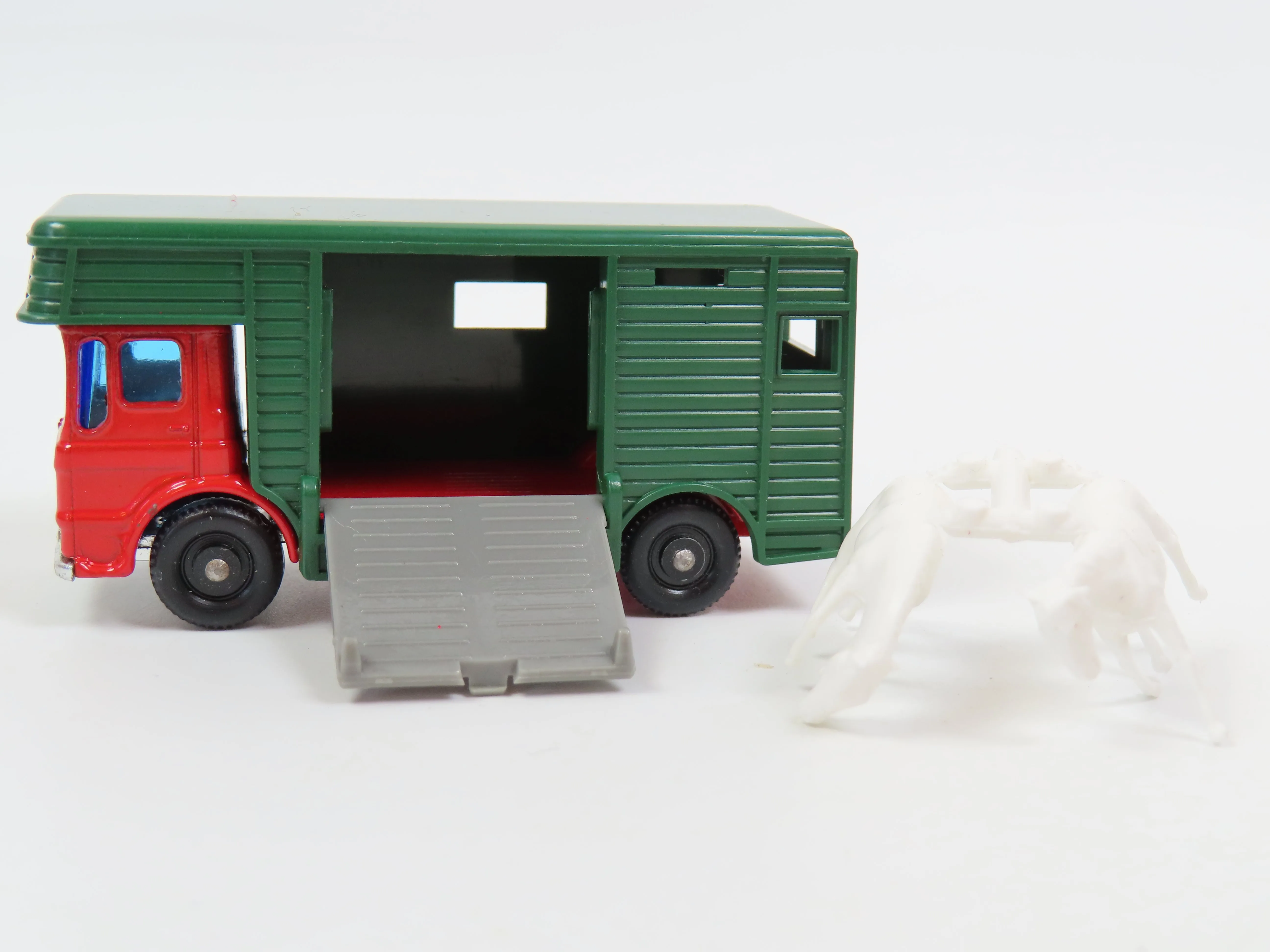 Matchbox 17 Horse Box with Horses, 99% Mint/Boxed!