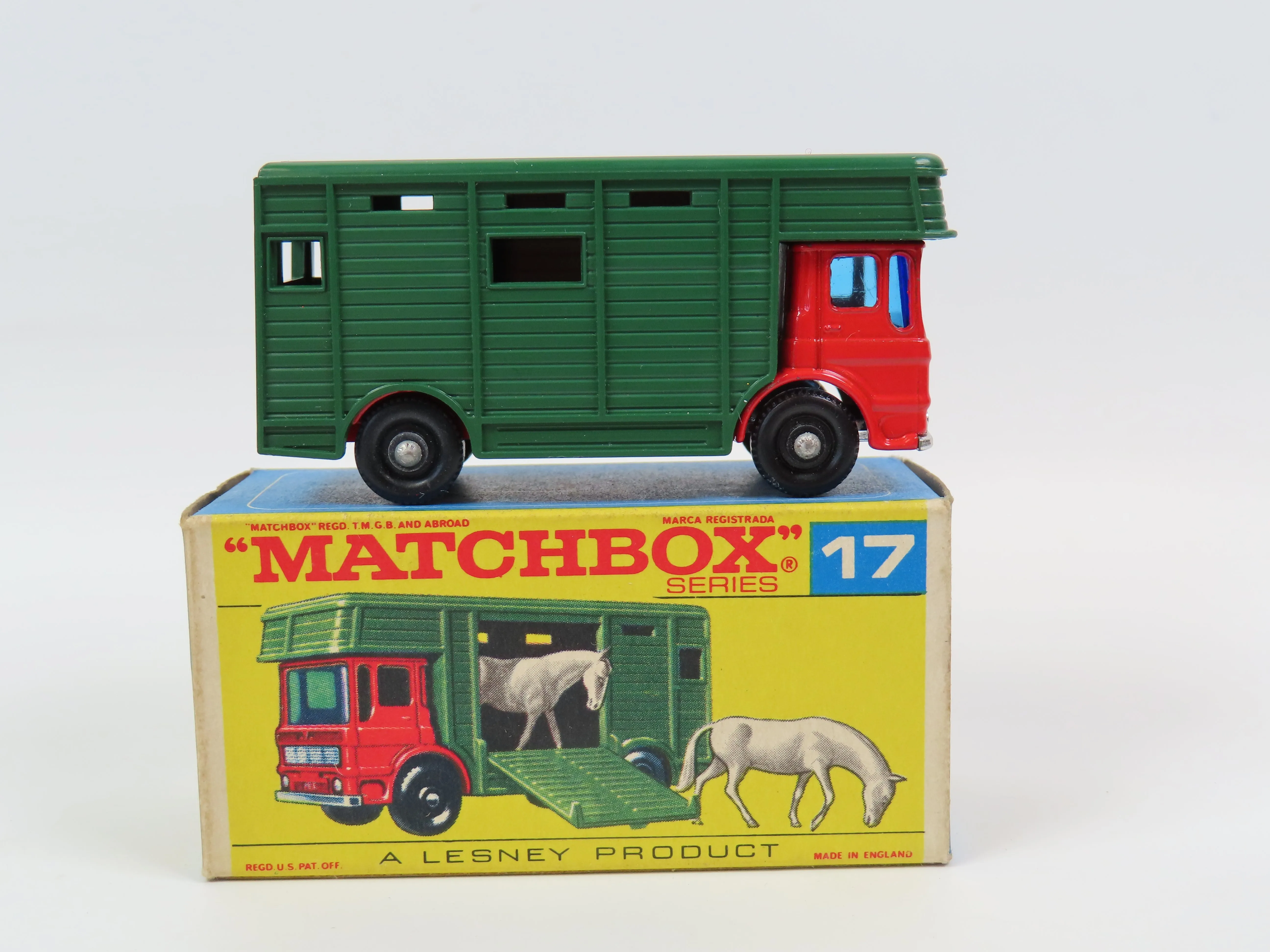Matchbox 17 Horse Box with Horses, 99% Mint/Boxed!